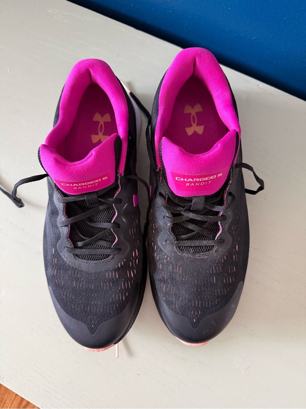 Under Armour Women's Charged Bandit 5 Running Shoes Sneakers Black Hot Pink EUC